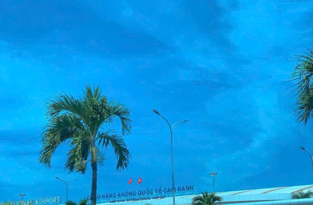 Nên đi taxi hay thuê xe riêng từ sân bay Cam Ranh về Phan Rang?